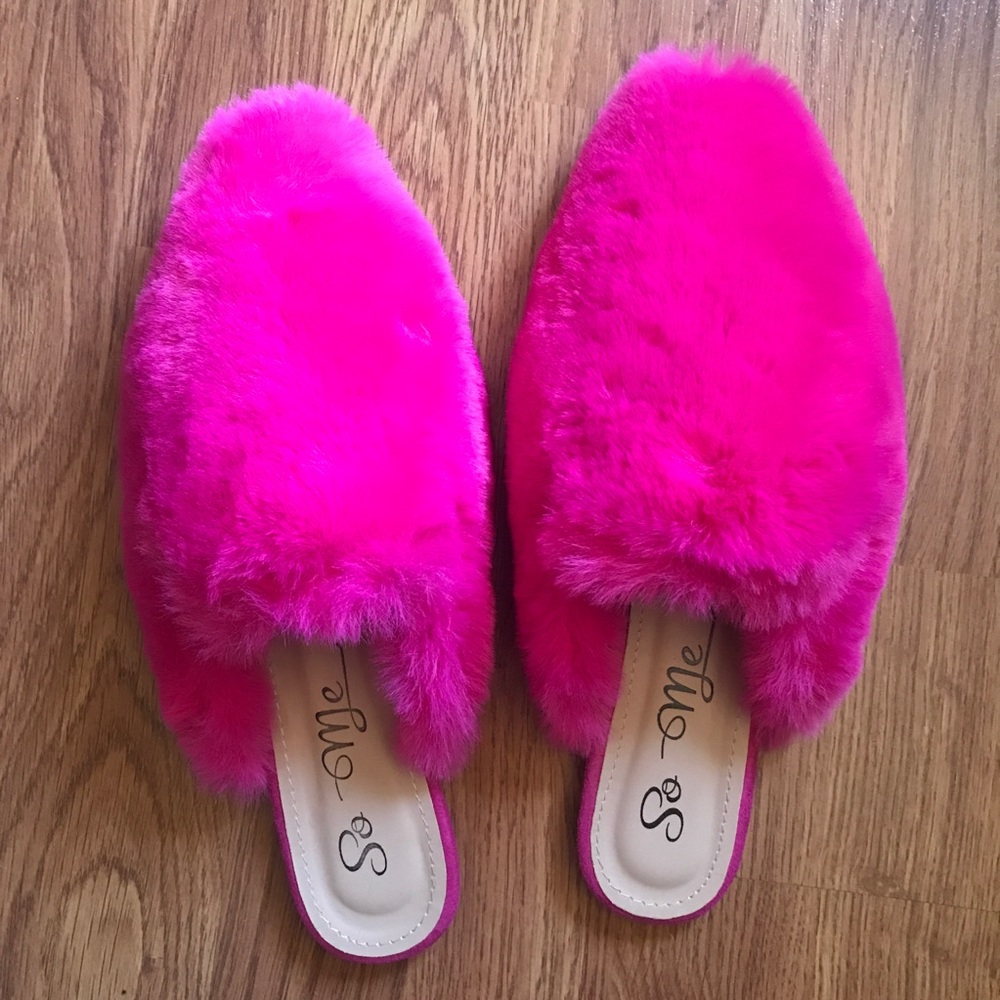 Pink fluffy slipper mules